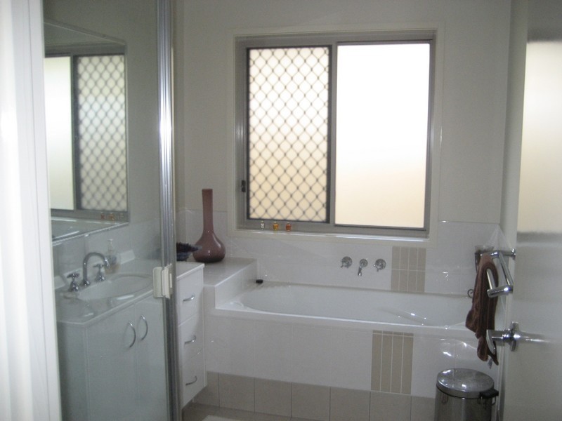 20 Wyndham Cct, Holmview QLD 4207