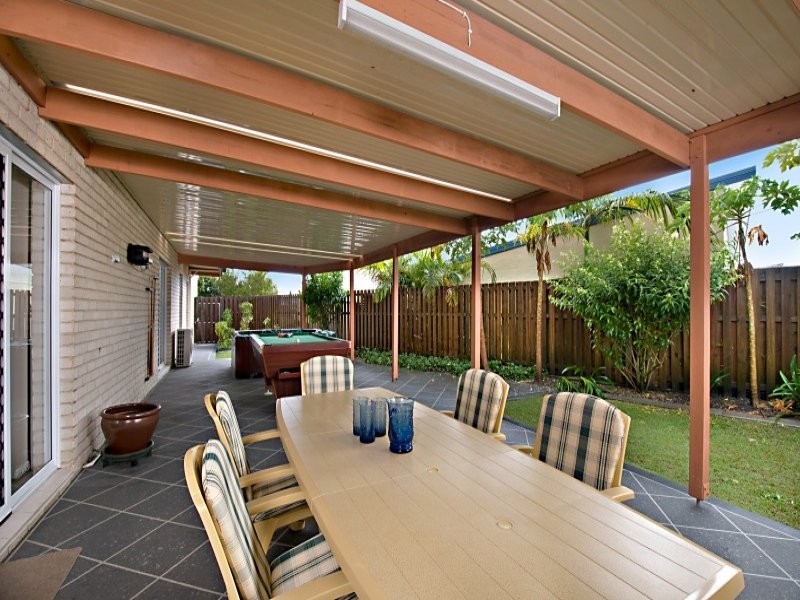11 Ridgewood Close, Pacific Pines QLD 4211