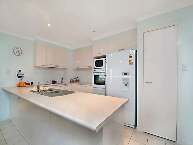 11 Ridgewood Close, Pacific Pines QLD 4211