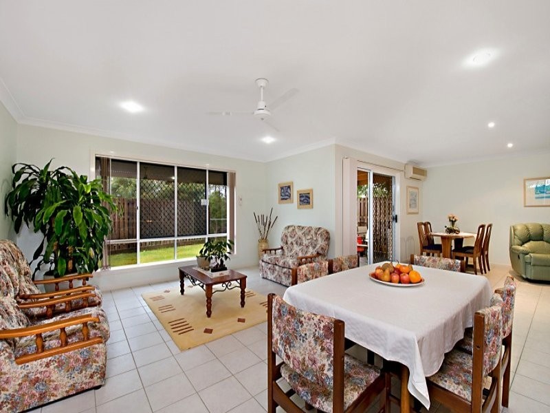 11 Ridgewood Close, Pacific Pines QLD 4211