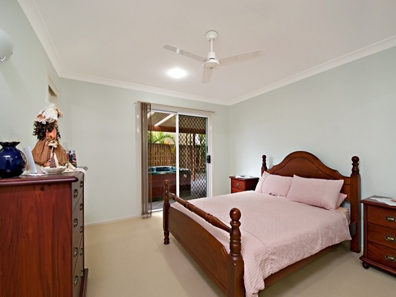 11 Ridgewood Close, Pacific Pines QLD 4211