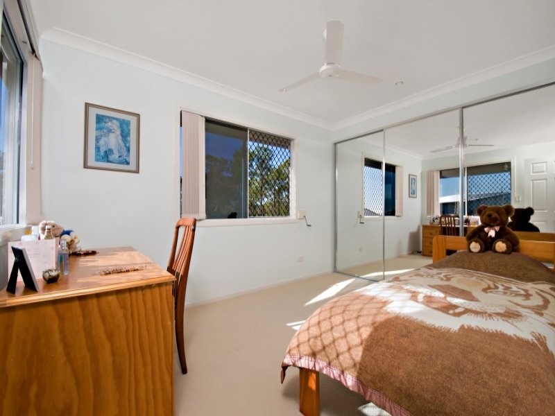 11 Ridgewood Close, Pacific Pines QLD 4211