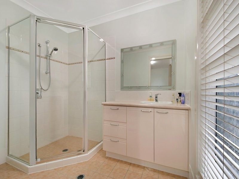 11 Ridgewood Close, Pacific Pines QLD 4211