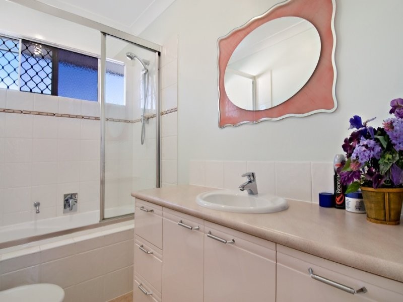 11 Ridgewood Close, Pacific Pines QLD 4211