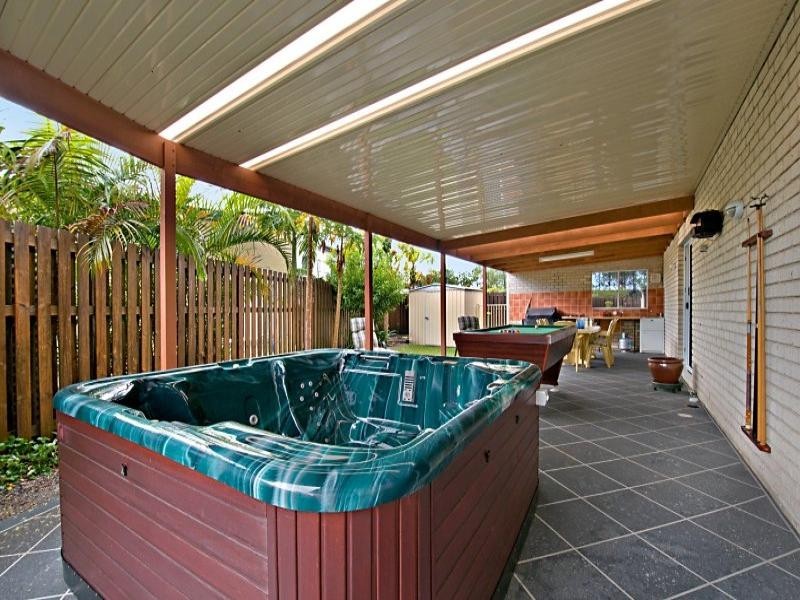 11 Ridgewood Close, Pacific Pines QLD 4211
