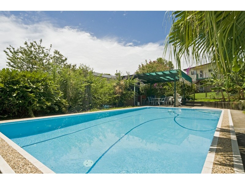 16 Beitz Avenue, Labrador QLD 4215