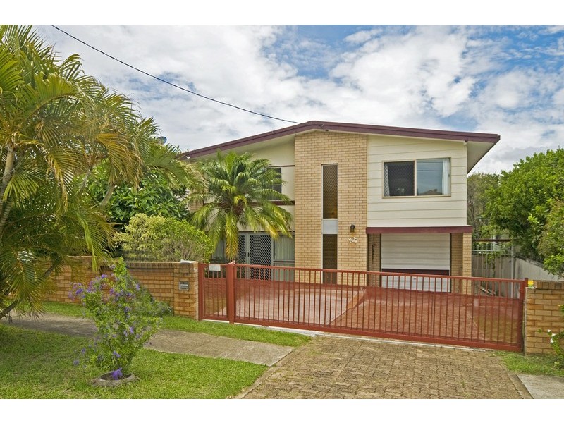 16 Beitz Avenue, Labrador QLD 4215