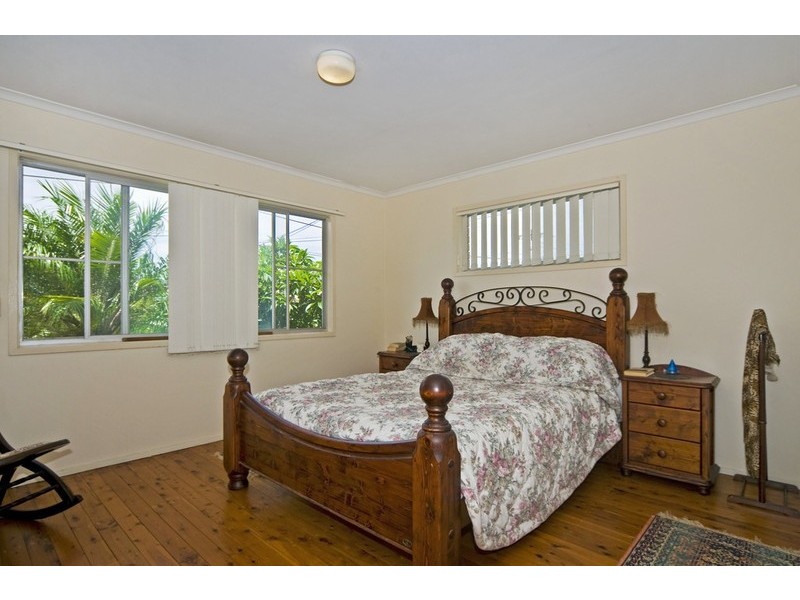 16 Beitz Avenue, Labrador QLD 4215