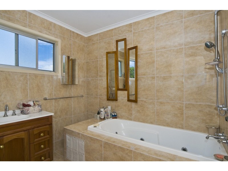 16 Beitz Avenue, Labrador QLD 4215
