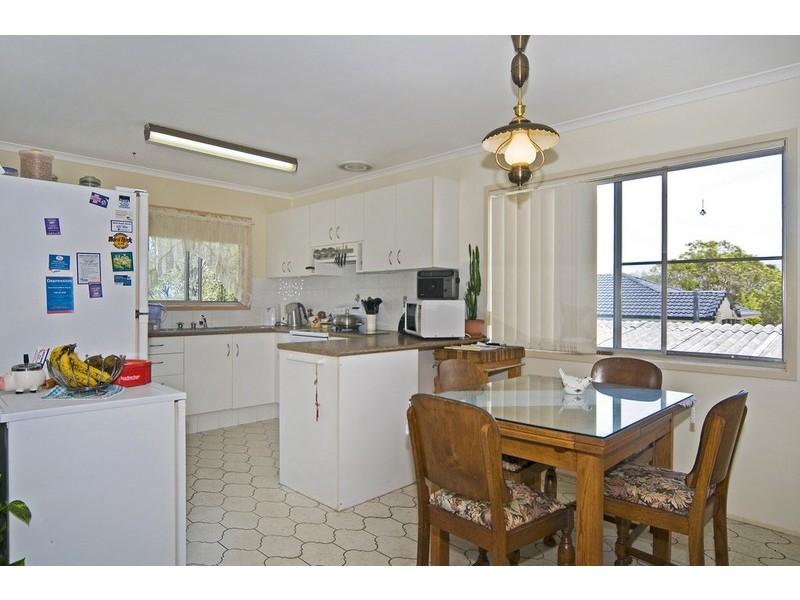 16 Beitz Avenue, Labrador QLD 4215