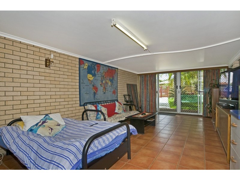 16 Beitz Avenue, Labrador QLD 4215