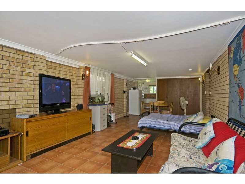 16 Beitz Avenue, Labrador QLD 4215