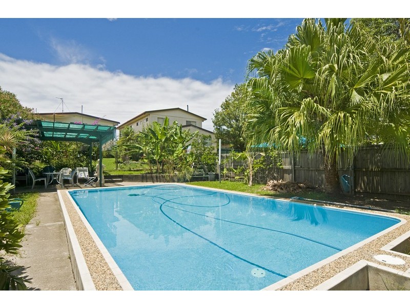 16 Beitz Avenue, Labrador QLD 4215