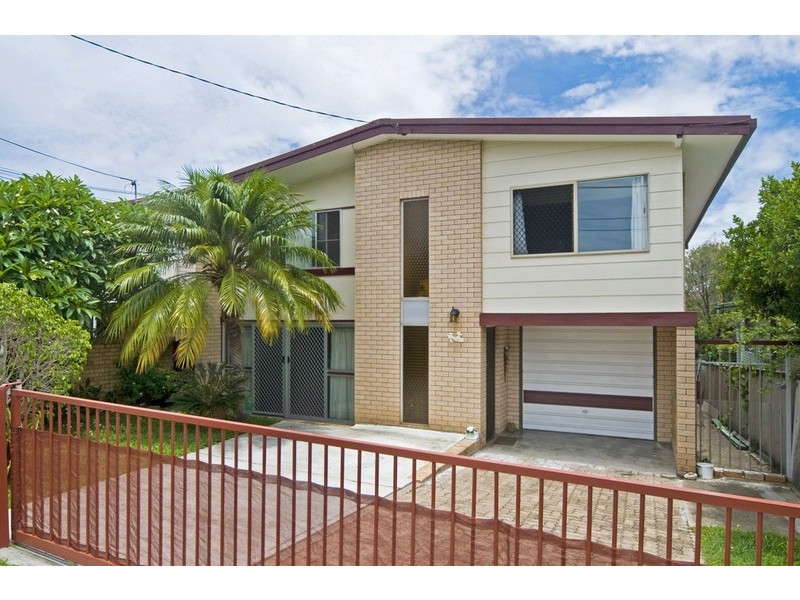 16 Beitz Avenue, Labrador QLD 4215