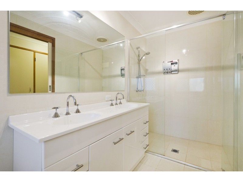 17 Helensvale Road, Helensvale QLD 4212
