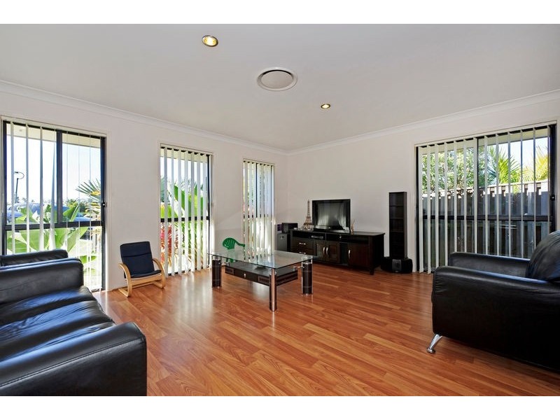 24 Whitely Circuit, Maudsland QLD 4210