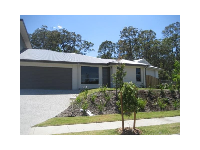 2/8  Mugello Drive, Oxenford QLD 4210