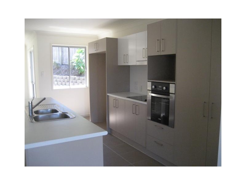 2/8  Mugello Drive, Oxenford QLD 4210