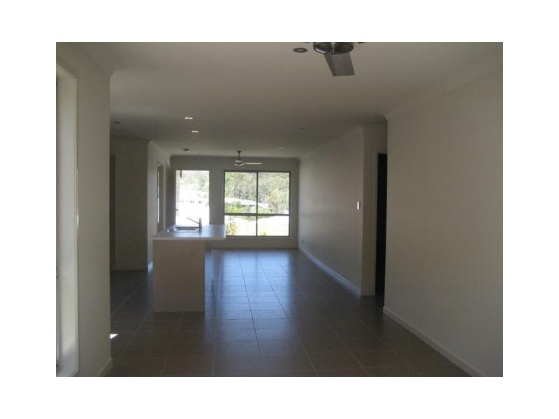 2/8  Mugello Drive, Oxenford QLD 4210