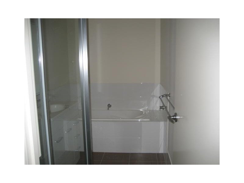 2/8  Mugello Drive, Oxenford QLD 4210