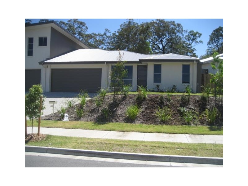 2/8  Mugello Drive, Oxenford QLD 4210