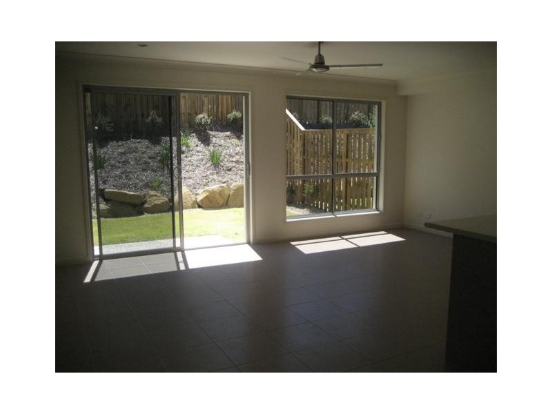 1/8 Mugello Drive, Oxenford QLD 4210