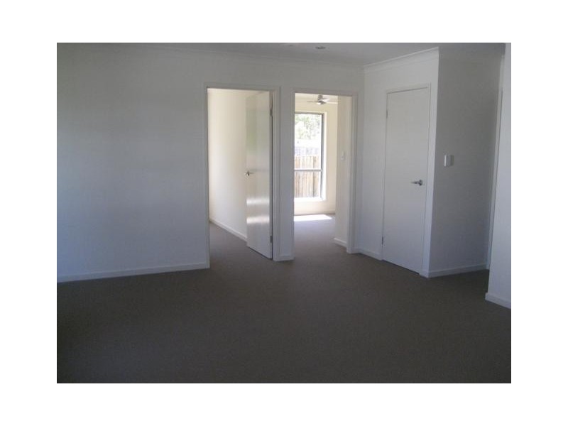 1/8 Mugello Drive, Oxenford QLD 4210