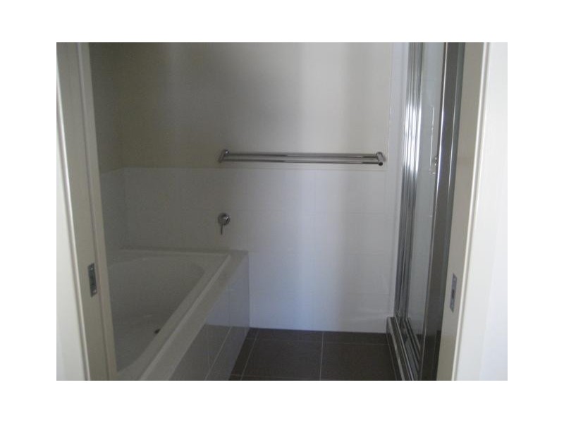 1/8 Mugello Drive, Oxenford QLD 4210