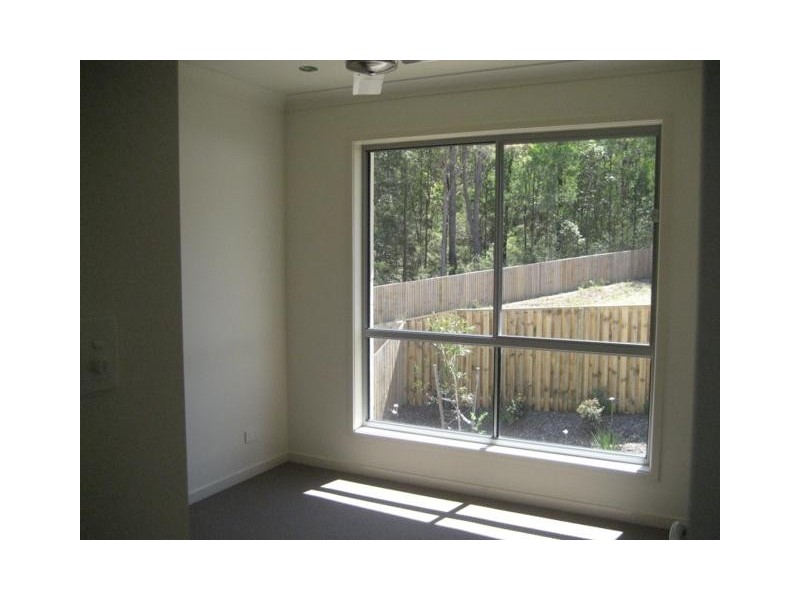 1/8 Mugello Drive, Oxenford QLD 4210