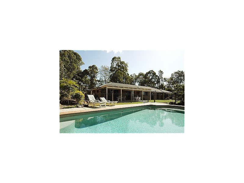 4 Carl Street, Oxenford QLD 4210