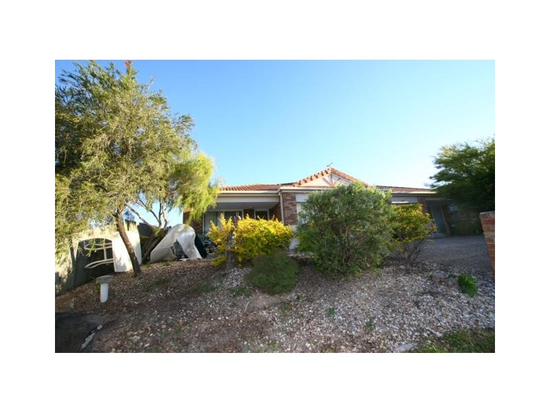 1/6 Usher Avenue, Labrador QLD 4215