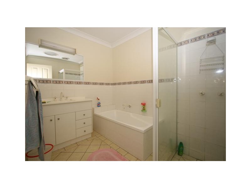 1/6 Usher Avenue, Labrador QLD 4215