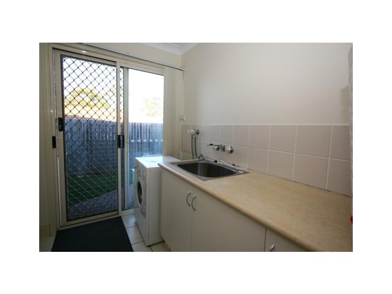 1/6 Usher Avenue, Labrador QLD 4215