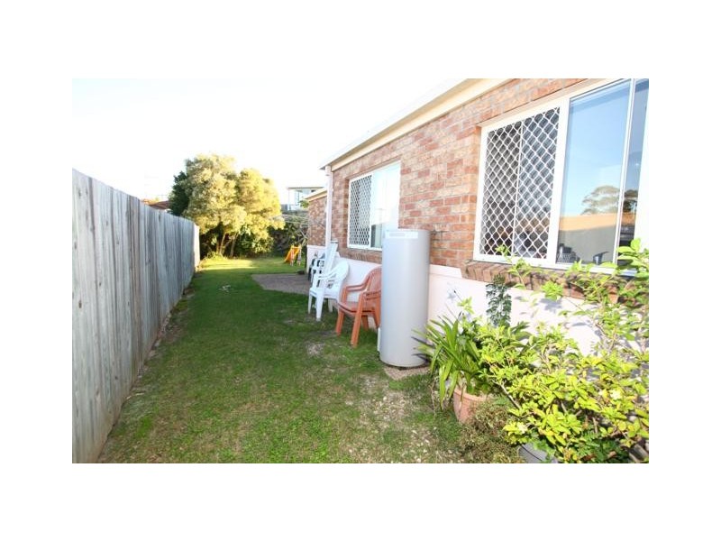 1/6 Usher Avenue, Labrador QLD 4215