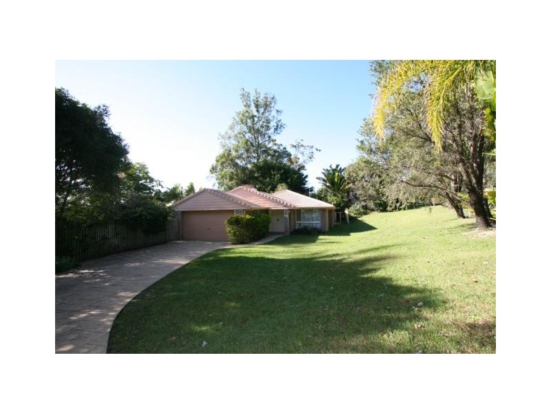 5 Centre Court, Oxenford QLD 4210