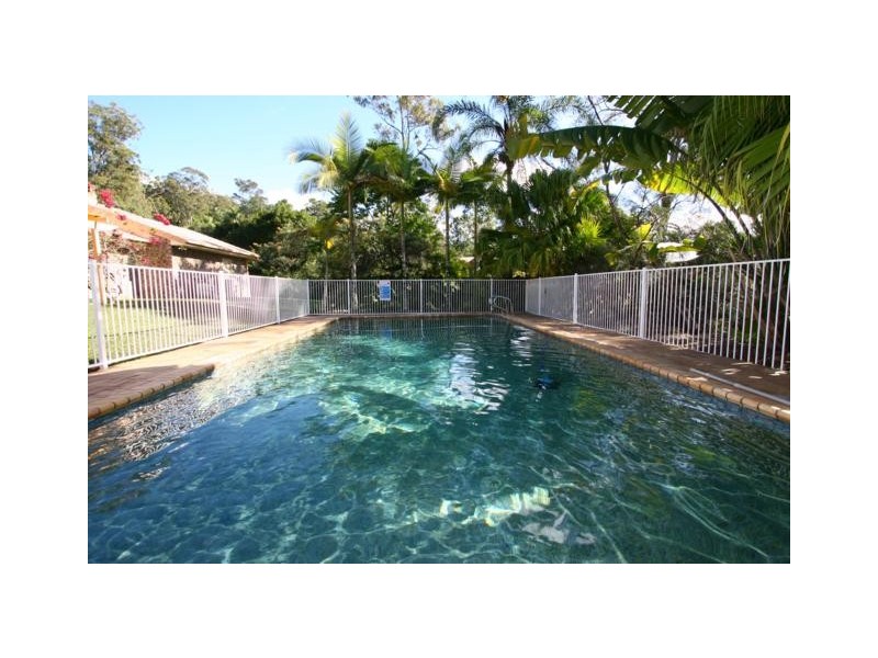 5 Centre Court, Oxenford QLD 4210