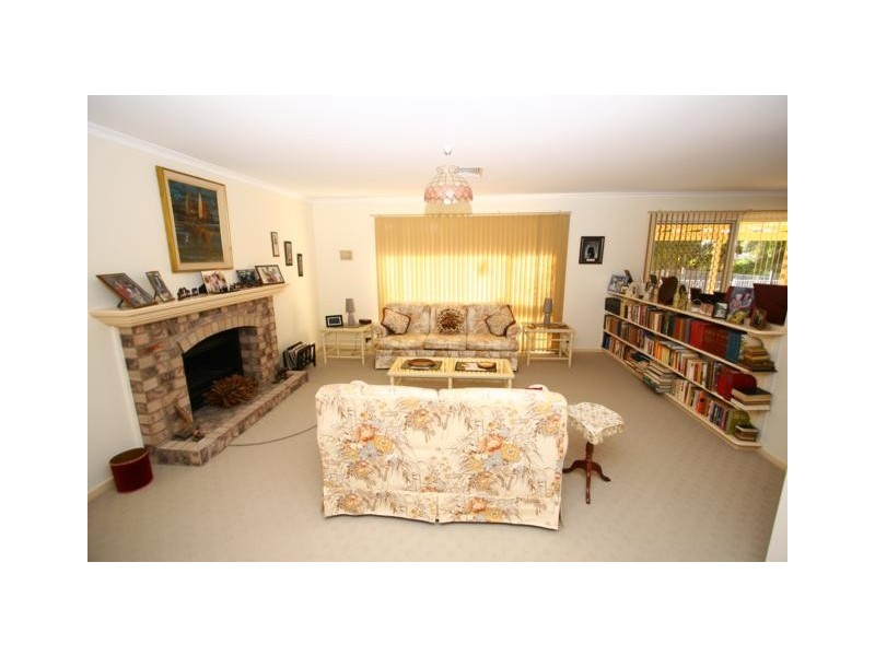 5 Centre Court, Oxenford QLD 4210