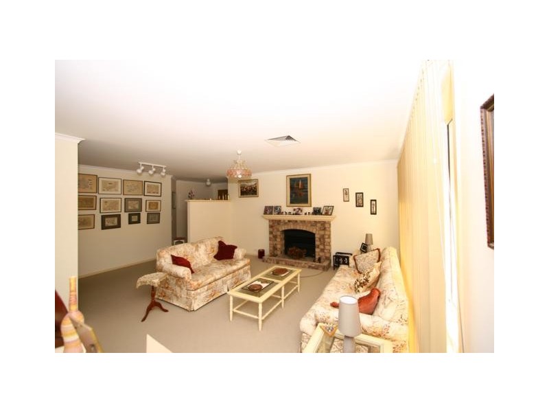 5 Centre Court, Oxenford QLD 4210