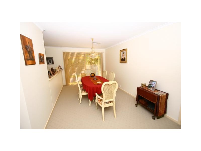 5 Centre Court, Oxenford QLD 4210