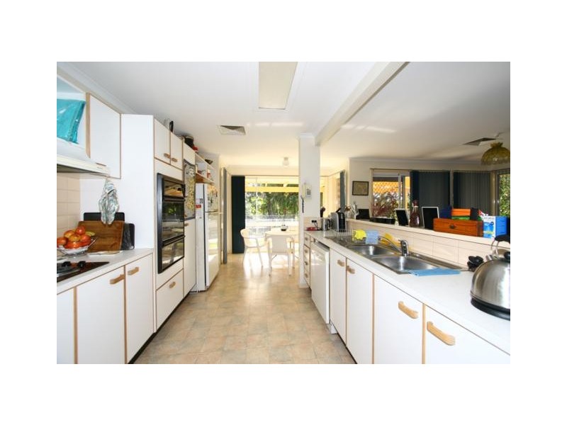 5 Centre Court, Oxenford QLD 4210