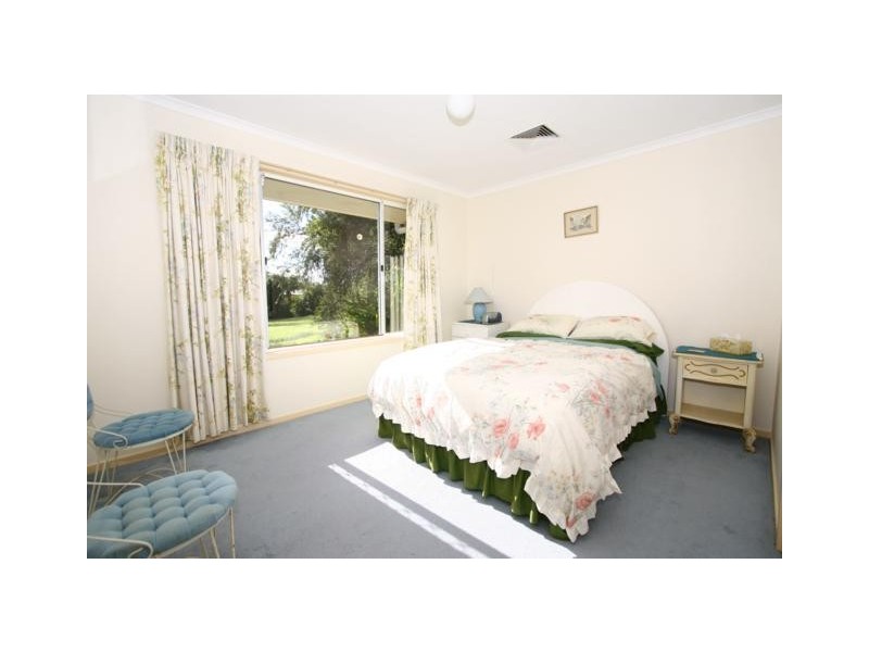 5 Centre Court, Oxenford QLD 4210