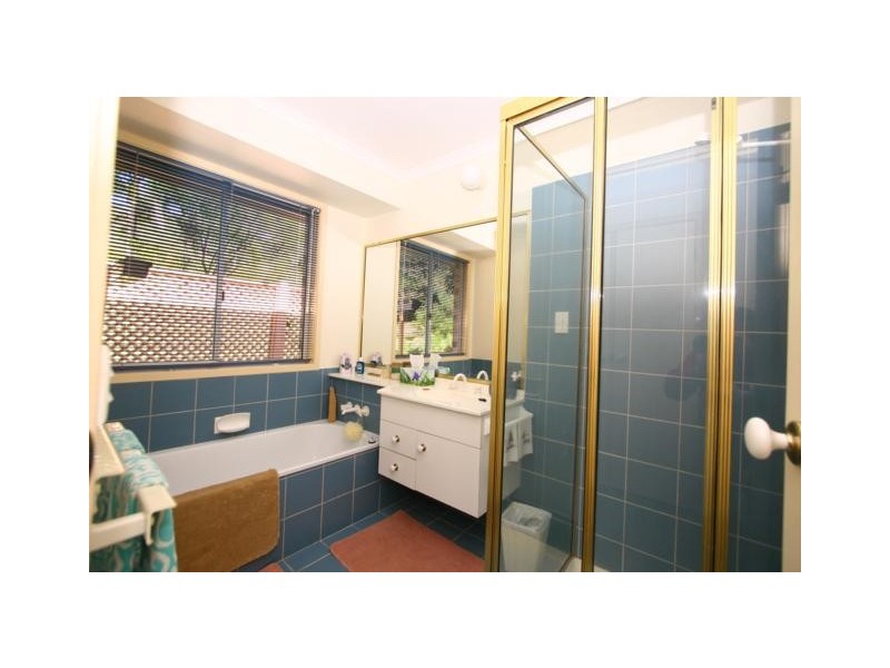 5 Centre Court, Oxenford QLD 4210