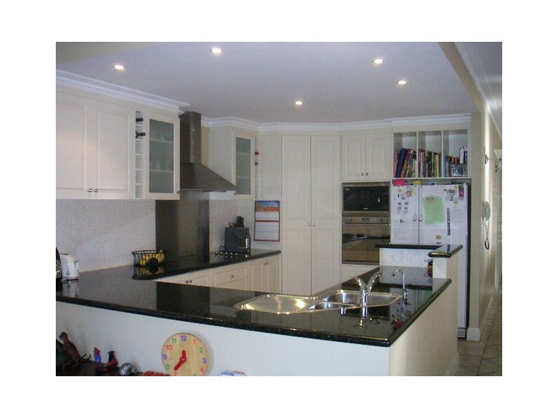 80 King Arthur Terrace, Tennyson QLD 4105