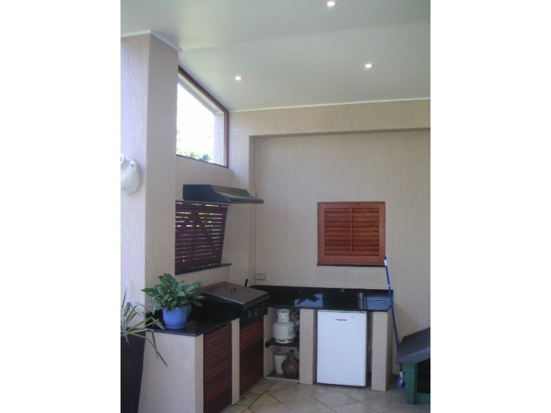 80 King Arthur Terrace, Tennyson QLD 4105