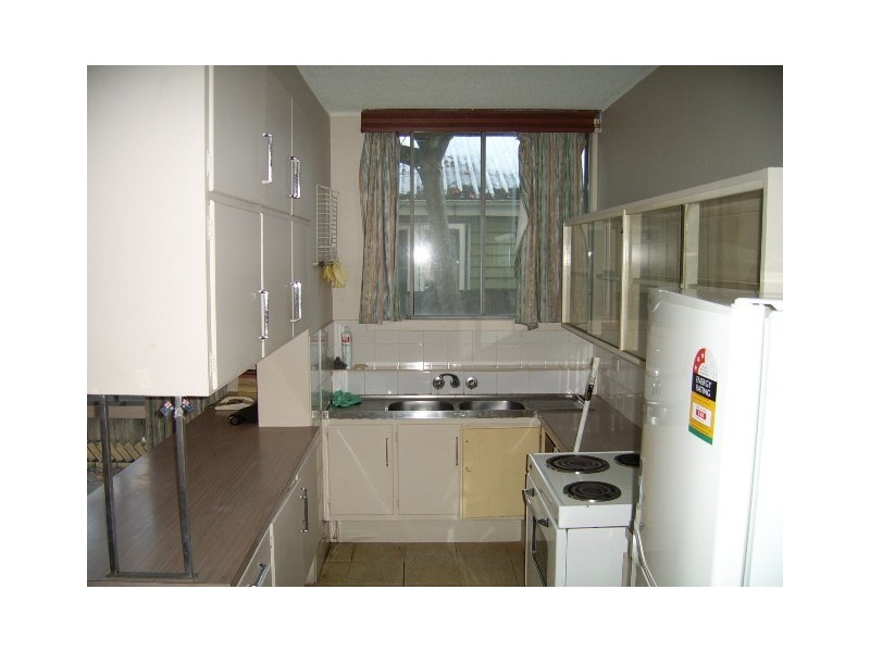 2/257 Hawken Drive, St Lucia QLD 4067