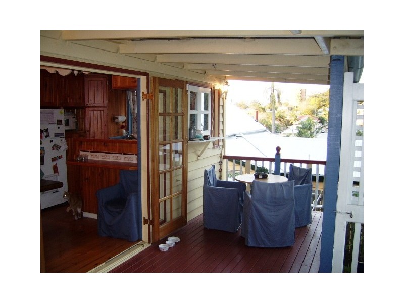 17 Vale Street, Red Hill QLD 4059