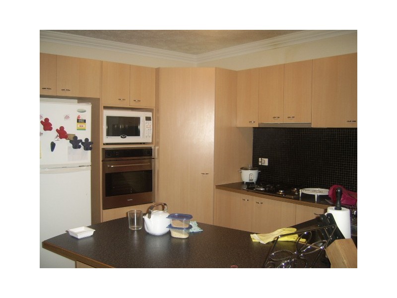 2/11 Grosvenor Street, Indooroopilly QLD 4068