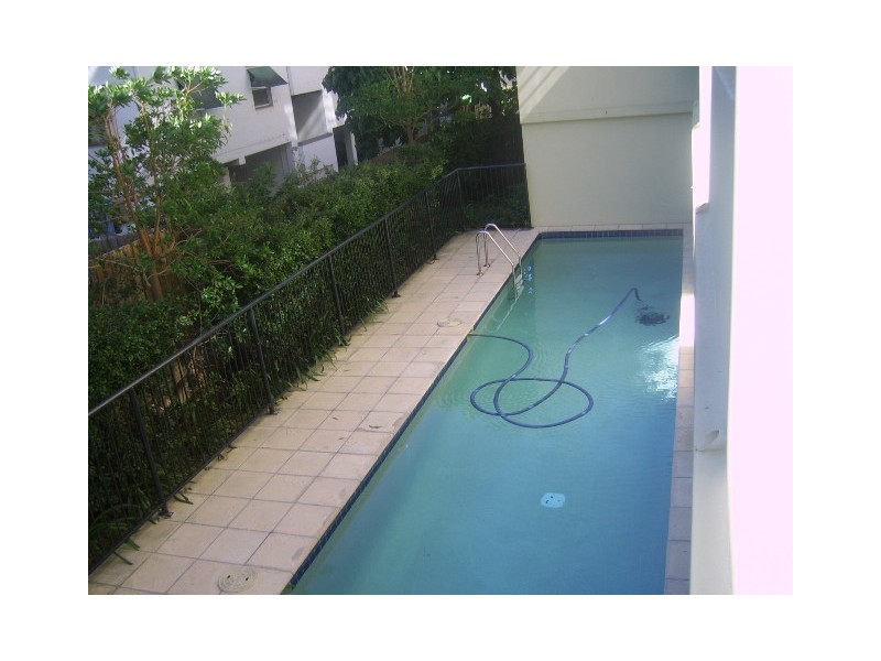 2/11 Grosvenor Street, Indooroopilly QLD 4068