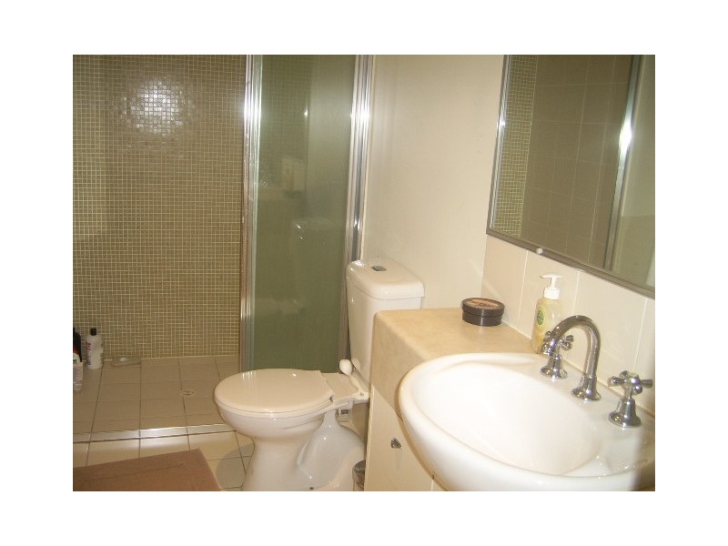 2/11 Grosvenor Street, Indooroopilly QLD 4068