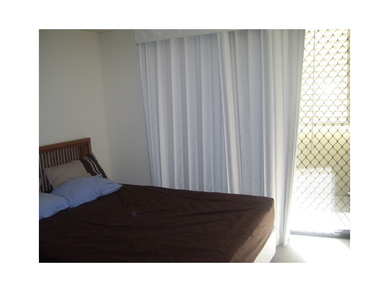 2/11 Grosvenor Street, Indooroopilly QLD 4068